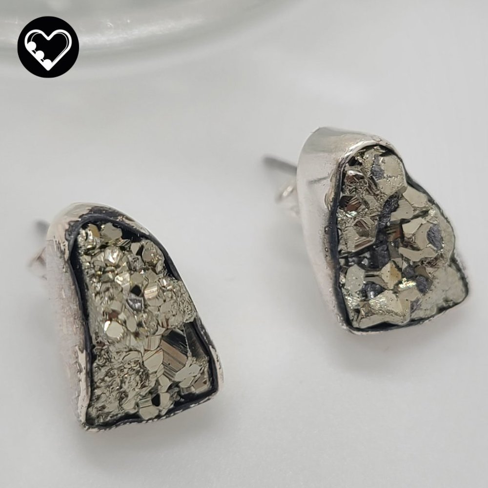 Piri stone earrings